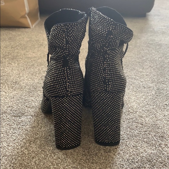 Heels - Picture 2 of 7